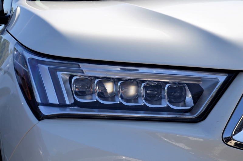 automobile-LA TOUR-min_acura-headlamp-2834131